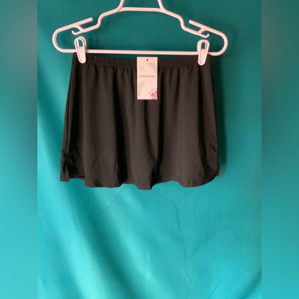 Flared Silhouette Black Skort by MakeMeChic